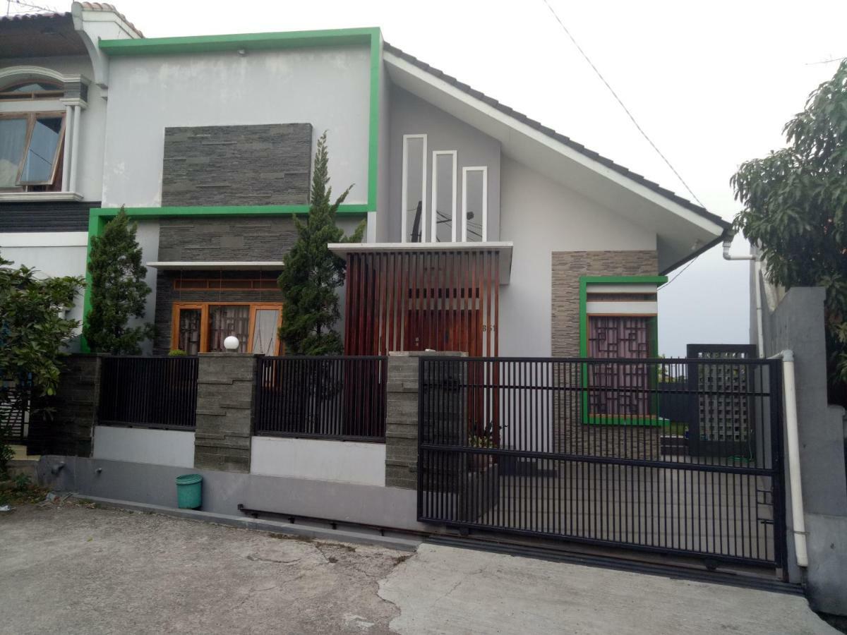 Homestay Syariah Cileunyi, Bandung Timur Exterior photo